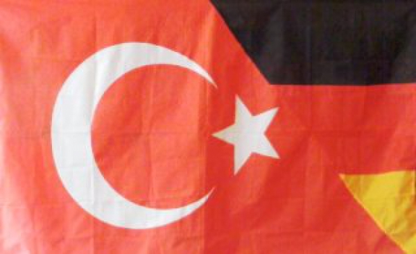 Flagge Deutschtürken 90 X 150 Cm – Wetterfeste Polyester-Fahne Mit Metallösen