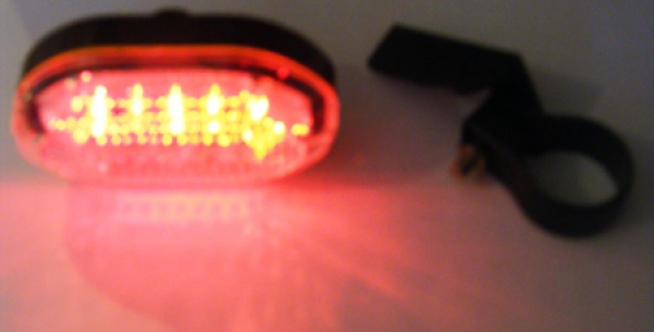 LED Sicherheitslicht für Fahrrad,Roller von profimaterial leuchtet/blinkt rot mit Halterung